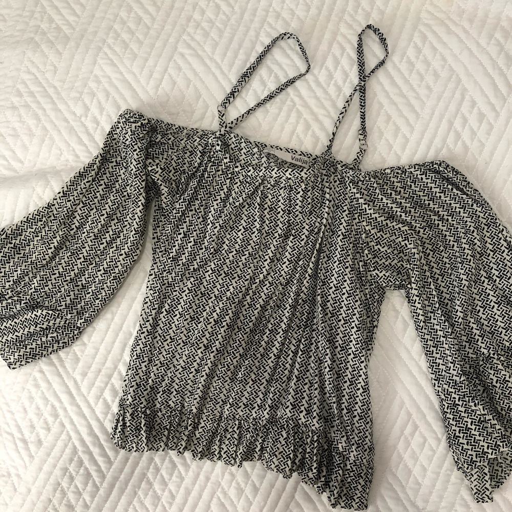 Top from Valija